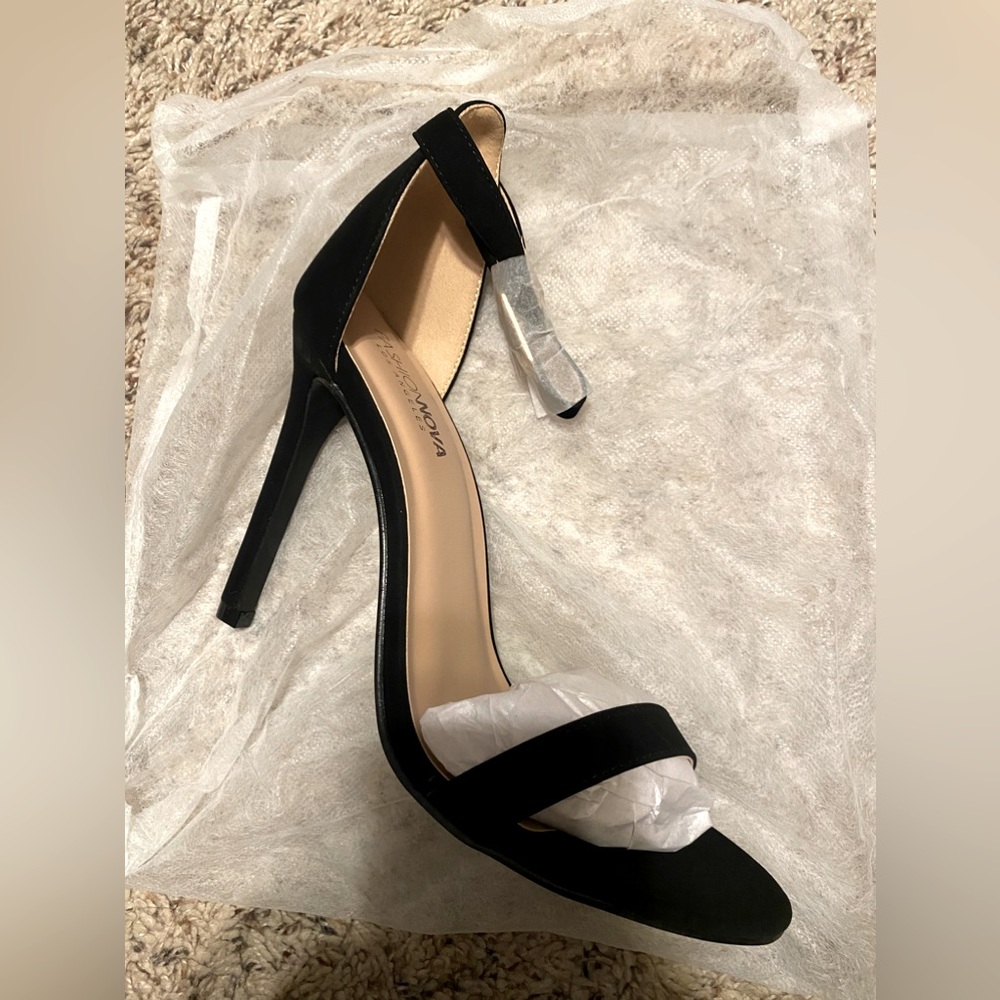 NWT Strappy heels